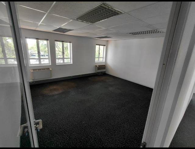 1,101M² OFFICE TO LET IN BRYANSTON